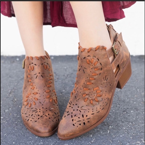 Shoes - Cut out faux leather booties Cognac